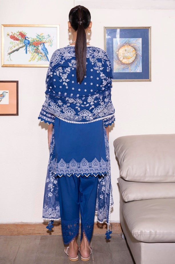 Sana Safinaz velvet collection heavy... - FashionBazar.com | Facebook